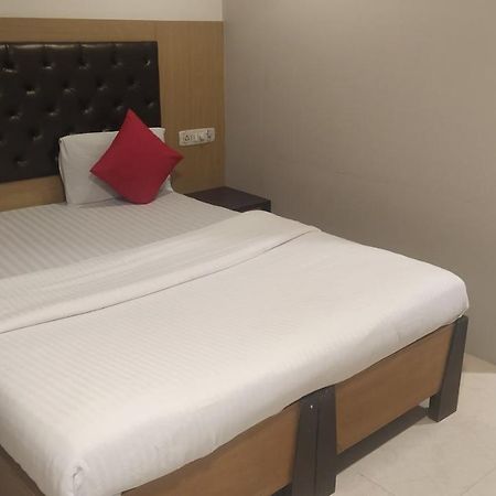 Hotel Palm Star Belapurpada Eksteriør bilde