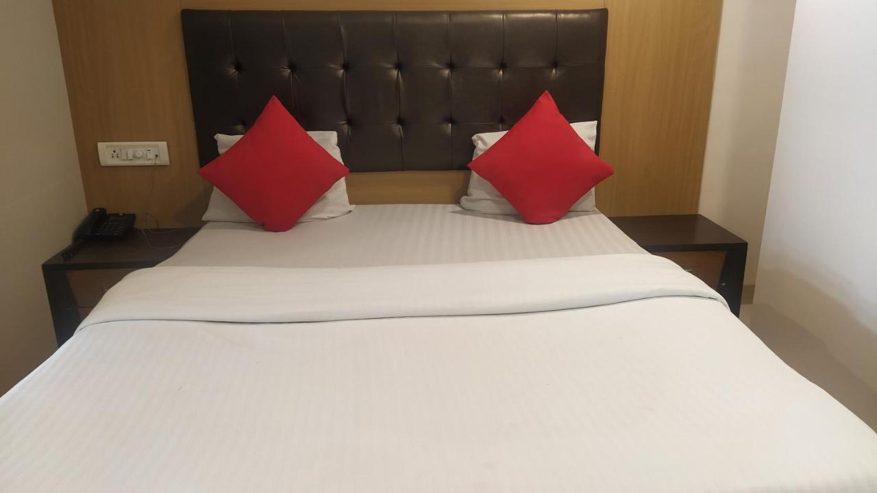 Hotel Palm Star Belapurpada Eksteriør bilde